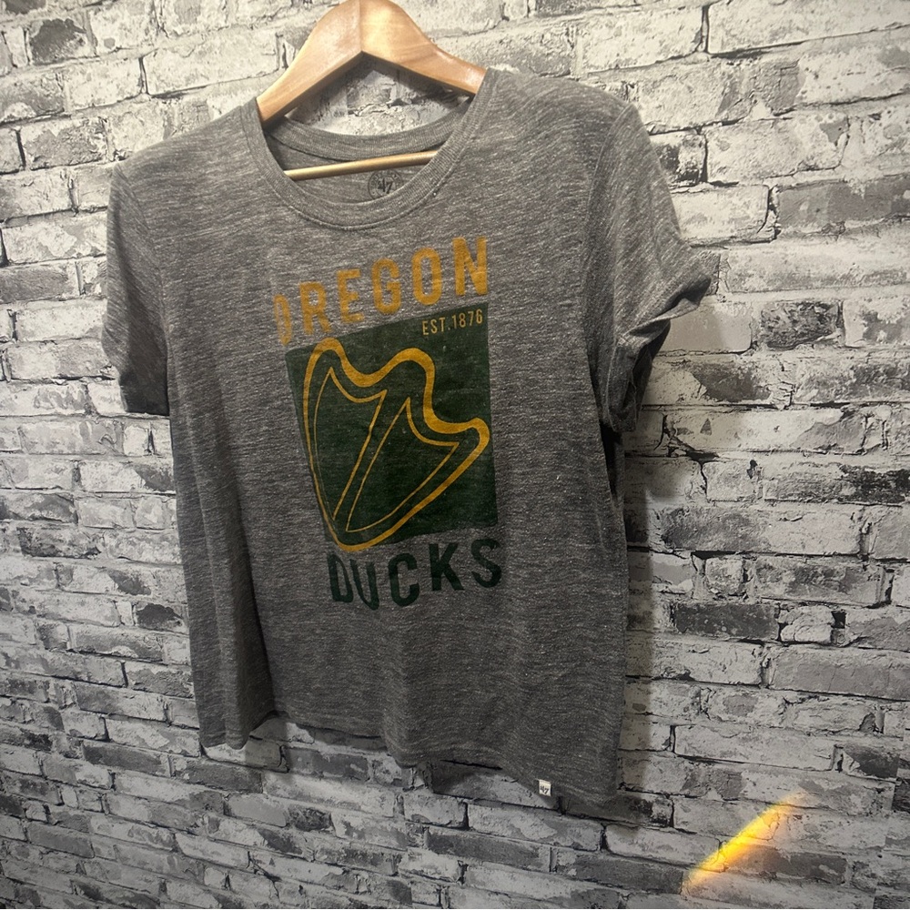 EUC 47 Brand Oregon Ducks Gray and Gold T-Shirt Size L - Picture 2 of 11